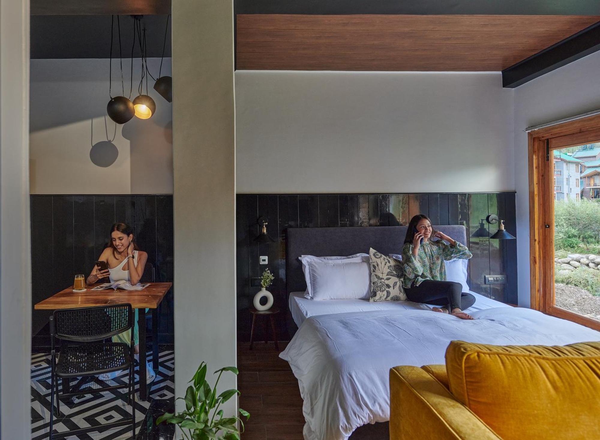 Hotel Standout Manali (Himachal Pradesh)